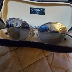 100% Authentic Chanel Silver round sunglasses. Chanel Silver Mirrored Round Sunglasses ○ Labellov ○ Buy  main image 3